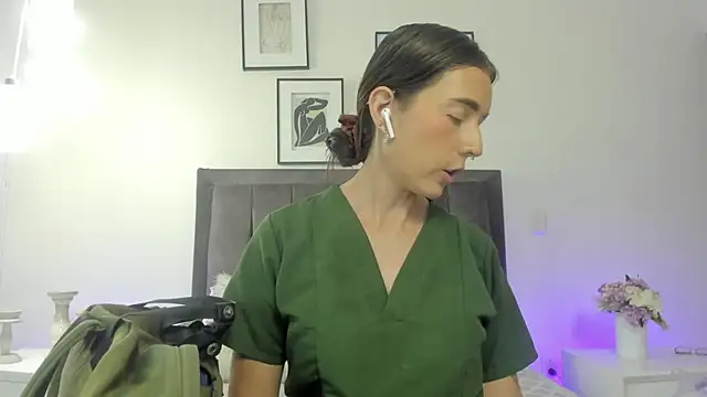 Snapshot of helen_mooree chatting on July 17, 1:18 pm helen mooree online show from July 17, 1:18 pm