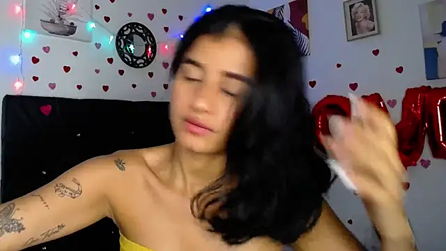 Snapshot of floweer_ chatting on February 16, 7:16 pm floweer online show from February 16, 7:16 pm