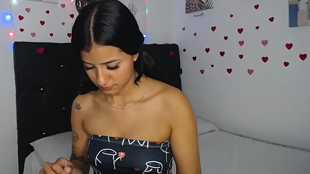 Snapshot of floweer_ chatting on February 20, 4:25 pm floweer online show from February 20, 4:25 pm