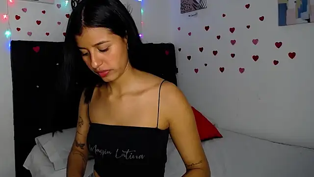 Snapshot of floweer_ chatting on February 21, 5:09 pm floweer online show from February 21, 5:09 pm
