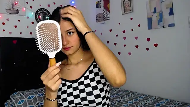 Snapshot of floweer_ chatting on February 25, 1:17 pm floweer online show from February 25, 1:17 pm