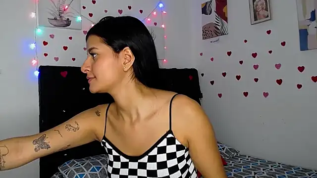 Snapshot of floweer_ chatting on February 25, 4:21 pm floweer online show from February 25, 4:21 pm