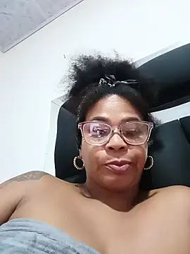 Snapshot of Melanie_candy_ chatting on April 5, 2:42 am Melanie candy online show from April 5, 2:42 am