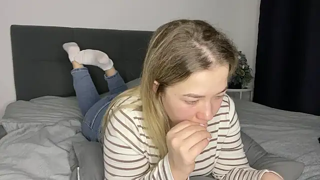 Embersweetbunny online show from January 1, 3:46 pm