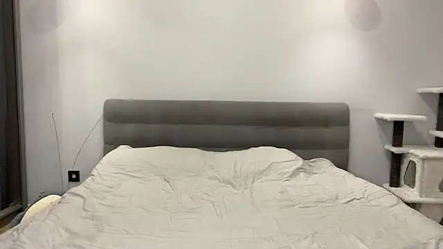 Embersweetbunny online show from January 8, 6:48 am