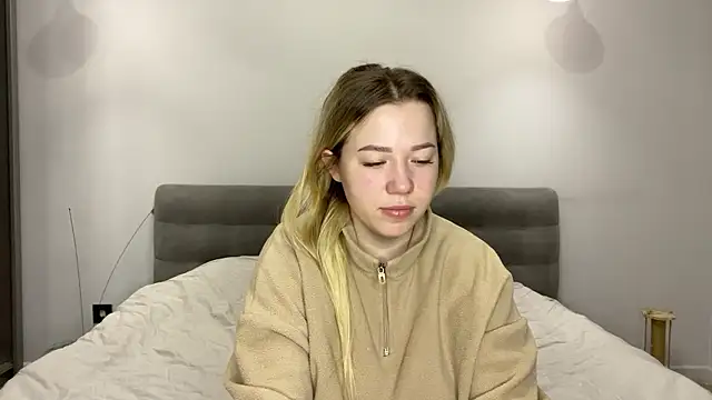 Embersweetbunny online show from January 12, 6:29 am