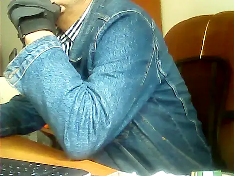 Snapshot of zormen355 chatting on June 1, 8:27 am zormen355 online show from June 1, 8:27 am