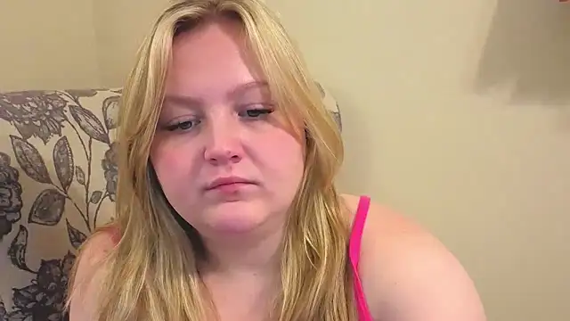 Snapshot of PhatAssBlond chatting on April 18, 5:17 pm PhatAssBlond online show from April 18, 5:17 pm