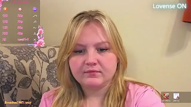 Snapshot of PhatAssBlond chatting on April 19, 9:50 pm PhatAssBlond online show from April 19, 9:50 pm