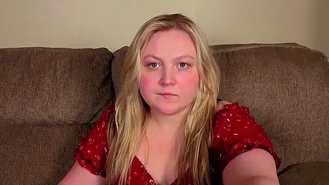 Snapshot of PhatAssBlond chatting on June 26, 1:43 am PhatAssBlond online show from June 26, 1:43 am