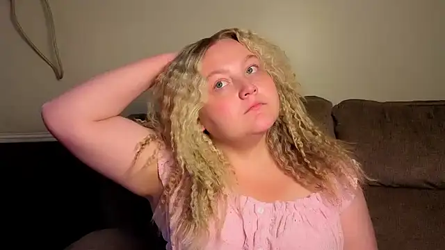Snapshot of PhatAssBlond chatting on July 20, 9:39 pm PhatAssBlond online show from July 20, 9:39 pm