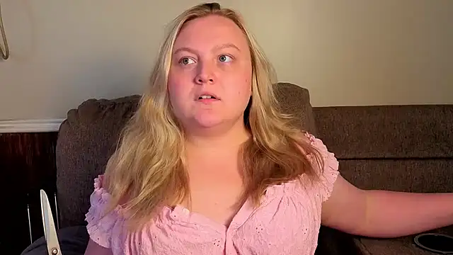 Snapshot of PhatAssBlond chatting on July 22, 3:04 pm PhatAssBlond online show from July 22, 3:04 pm