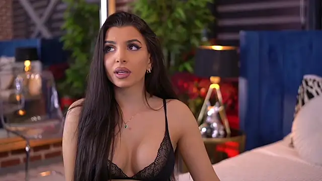 NicoleCellini online show from March 7, 7:05 pm