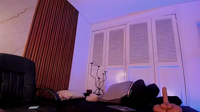 Emiilycollins online show from January 14, 12:16 am