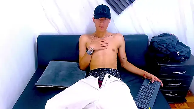 Snapshot of james_bronow chatting on January 8, 7:49 pm james bronow online show from January 8, 7:49 pm