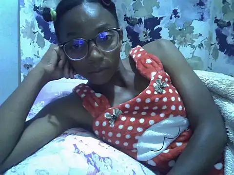 ElianeHot online show from April 12, 6:46 pm