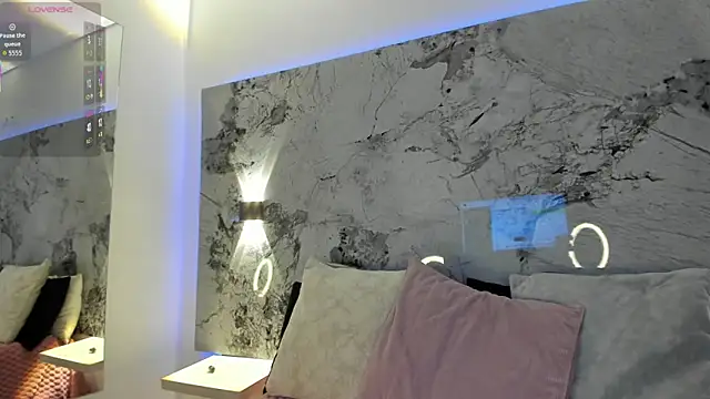 Snapshot of LIZ_HOLMES chatting on February 23, 11:18 am LIZ HOLMES online show from February 23, 11:18 am