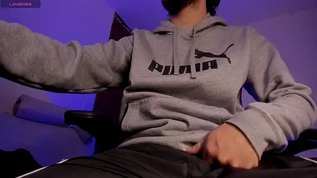 Snapshot of s_sven03 chatting on February 2, 4:11 am s sven03 online show from February 2, 4:11 am