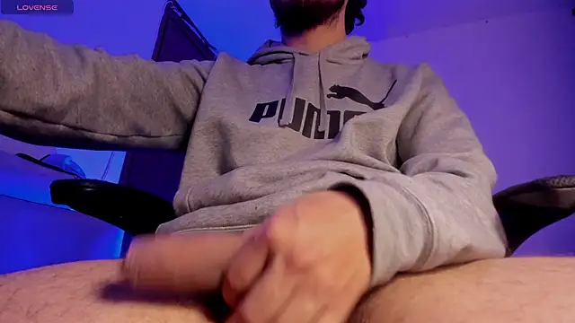 Snapshot of s_sven03 chatting on February 3, 8:08 am s sven03 online show from February 3, 8:08 am