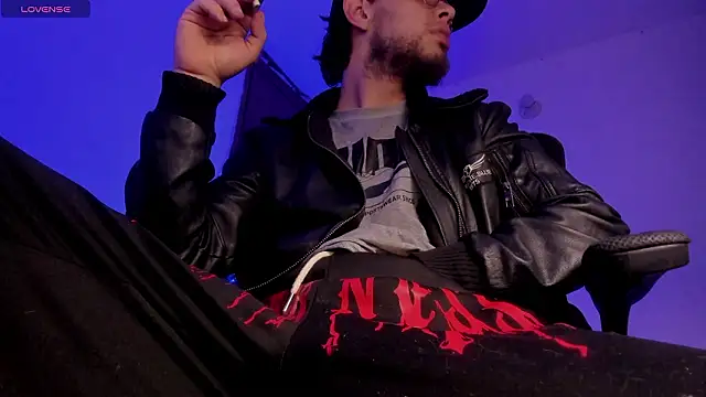 Snapshot of s_sven03 chatting on February 4, 5:35 am s sven03 online show from February 4, 5:35 am