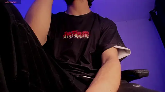 Snapshot of s_sven03 chatting on February 7, 11:30 pm s sven03 online show from February 7, 11:30 pm