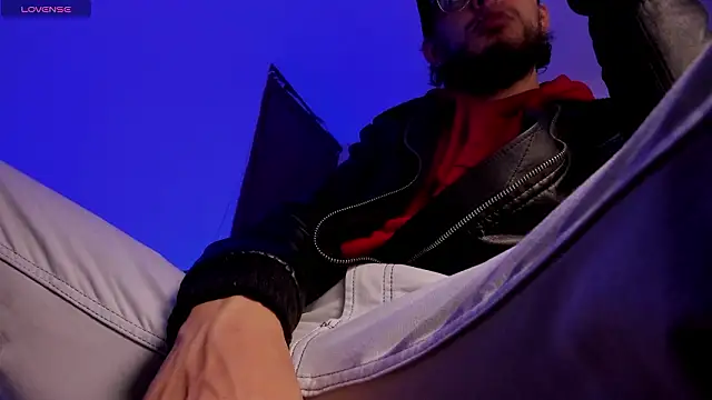 Snapshot of s_sven03 chatting on February 10, 2:48 am s sven03 online show from February 10, 2:48 am