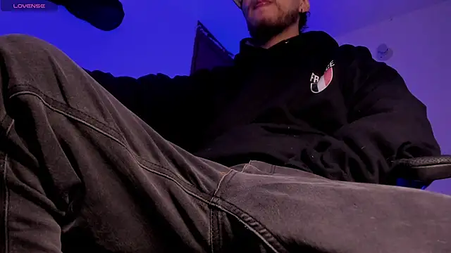 Snapshot of s_sven03 chatting on February 12, 7:14 am s sven03 online show from February 12, 7:14 am