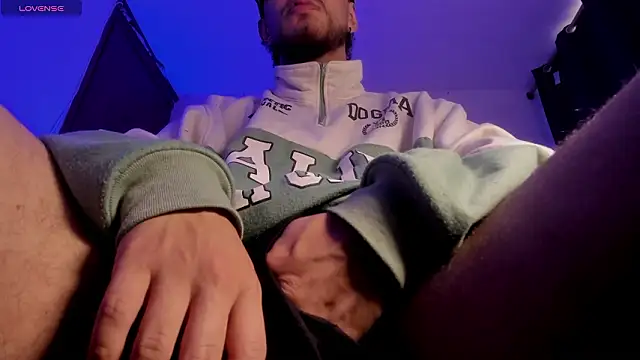 Snapshot of s_sven03 chatting on February 13, 9:44 pm s sven03 online show from February 13, 9:44 pm