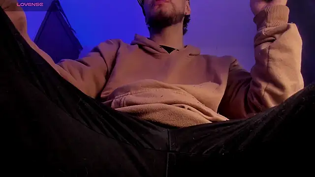 Snapshot of s_sven03 chatting on February 14, 9:50 am s sven03 online show from February 14, 9:50 am