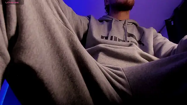 Snapshot of s_sven03 chatting on February 20, 3:36 am s sven03 online show from February 20, 3:36 am