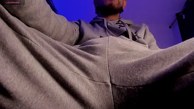 Snapshot of s_sven03 chatting on February 20, 6:37 am s sven03 online show from February 20, 6:37 am