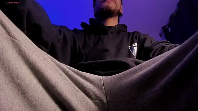 Snapshot of s_sven03 chatting on February 23, 2:42 am s sven03 online show from February 23, 2:42 am