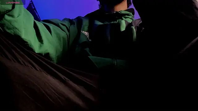 Snapshot of s_sven03 chatting on March 4, 8:20 am s sven03 online show from March 4, 8:20 am