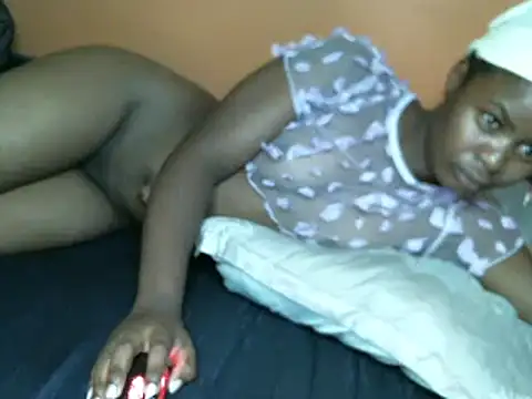 Snapshot of princess-maira chatting on March 21, 2:28 am princess-maira online show from March 21, 2:28 am