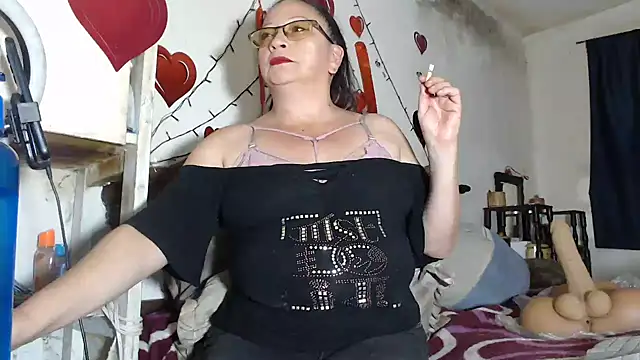 Snapshot of Vivianmature chatting on November 22, 9:25 pm Vivianmature online show from November 22, 9:25 pm