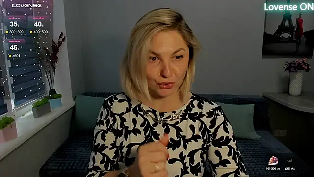Snapshot of sweet___margaret chatting on February 15, 12:01 pm sweet margaret online show from February 15, 12:01 pm