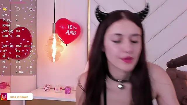 Snapshot of Flor_delunaa chatting on February 14, 6:51 pm Flor delunaa online show from February 14, 6:51 pm