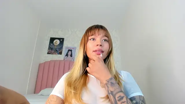 Snapshot of Adria_ross chatting on February 11, 4:06 am Adria ross online show from February 11, 4:06 am