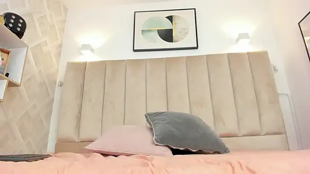 Anniie Queen online show from April 12, 2:38 am