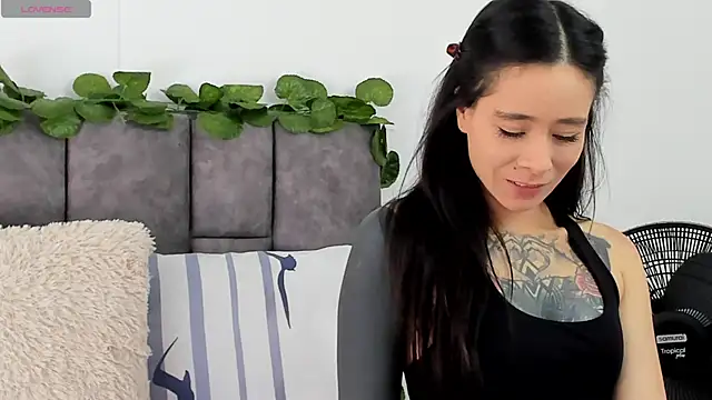 Snapshot of VeronicaTonu chatting on December 18, 3:22 pm VeronicaTonu online show from December 18, 3:22 pm