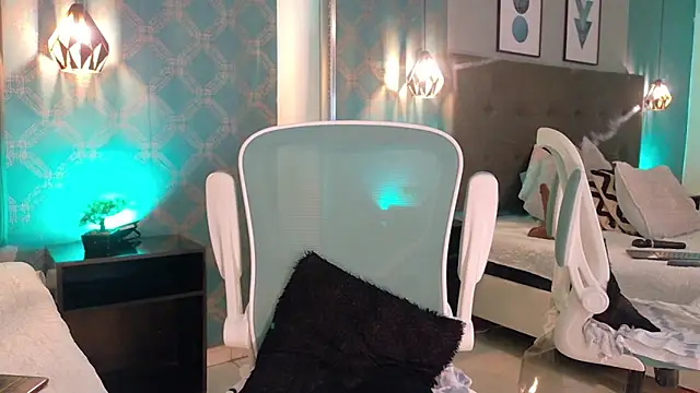 AmbarRoberts  online show from February 12, 2:01 pm