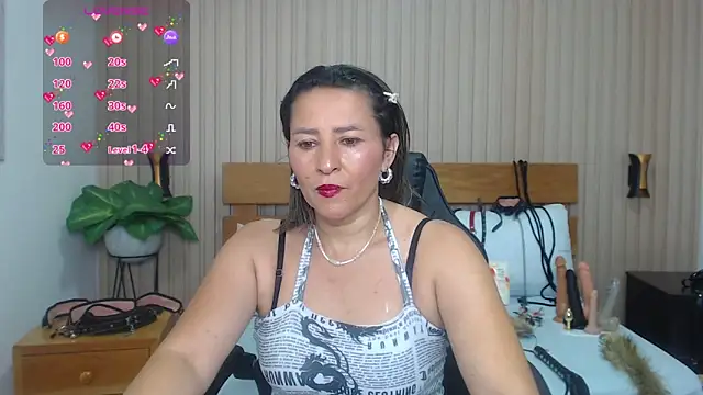 luciana ballesteros  online show from March 15, 12:02 pm