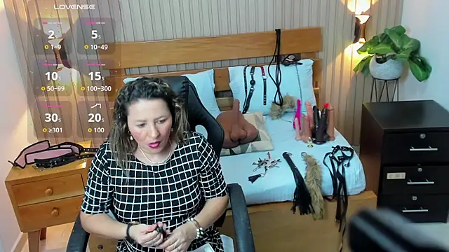 Snapshot of luciana_ballesteros_ chatting on October 6, 12:24 pm luciana ballesteros online show from October 6, 12:24 pm