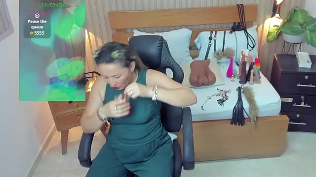 Snapshot of luciana_ballesteros_ chatting on October 28, 12:19 pm luciana ballesteros online show from October 28, 12:19 pm