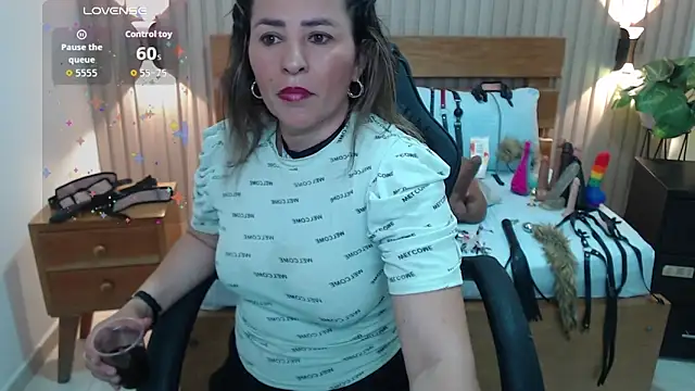 Snapshot of luciana_ballesteros_ chatting on November 13, 12:15 pm luciana ballesteros online show from November 13, 12:15 pm