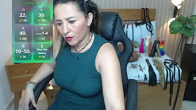 Snapshot of luciana_ballesteros_ chatting on November 15, 12:23 pm luciana ballesteros online show from November 15, 12:23 pm