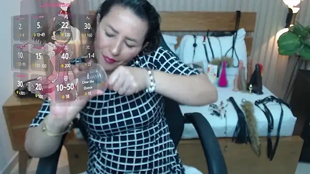 Snapshot of luciana_ballesteros_ chatting on November 17, 12:33 pm luciana ballesteros online show from November 17, 12:33 pm