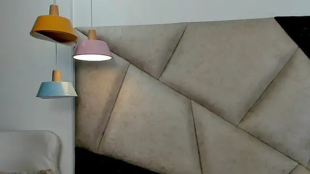 Snapshot of FaloonRoussel chatting on February 18, 6:04 pm FaloonRoussel online show from February 18, 6:04 pm