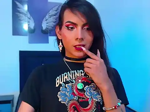 Snapshot of lilithnyx333 chatting on February 6, 8:01 pm lilithnyx333 online show from February 6, 8:01 pm