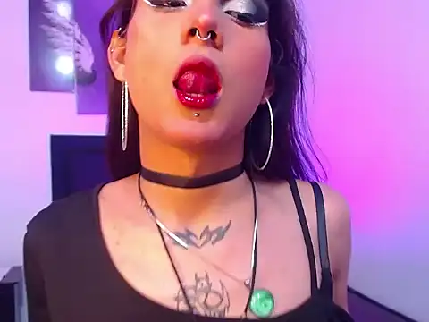 Snapshot of lilithnyx333 chatting on February 18, 10:28 pm lilithnyx333 online show from February 18, 10:28 pm